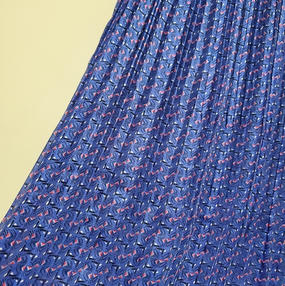 MAISON D'AMÉLIE BLUE GEOMETRIC PLEATED MIDI SKIRT NWOT SIZE M - Picture 3 of 6